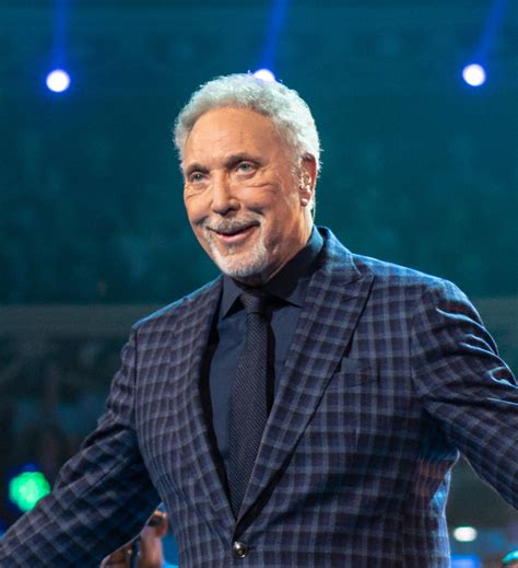 ⌛️my new album 'surrounded by time' is out now ⌛️ tomjones.lnk.to/store. Sir Tom Jones is alweer 80 - Zin.nl