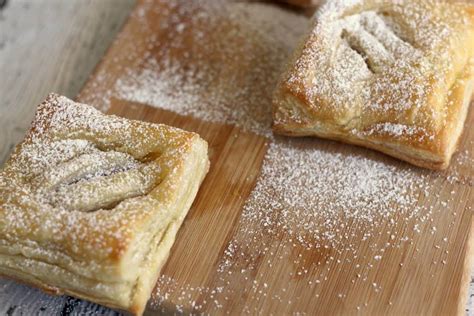Separate the pastries and place them at least ½ apart from each other on the tray. Cuban Guava Pastries - Pastelitos de Guayaba y Queso - Mom ...