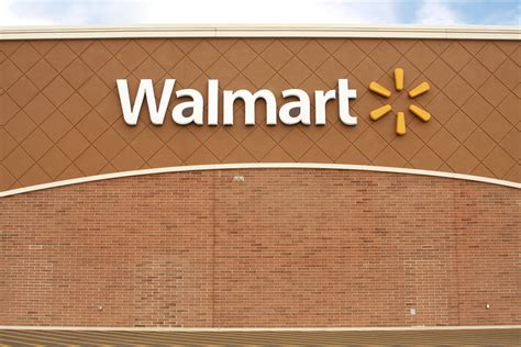 Walmart Store Exterior In 2008 Walmart Changed Its Logo Flickr