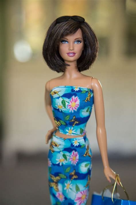 Stunning Barbie Basics Model Muse With Outfit And Accessories Ebay Barbie Model Barbie