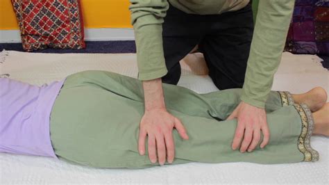 How To Give A Shiatsu Massage Lesson 6 Treating The Legs With Hand Palms Youtube