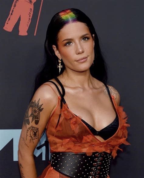 halsey style celebrities female celebs singer fashion glamour gorgeous girls beautiful