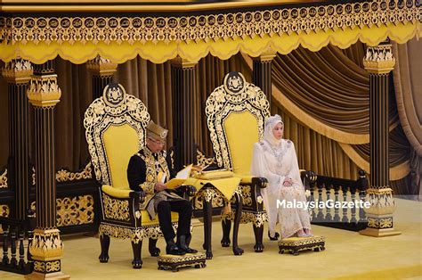You must've thought that the next agong to officially take the throne since the shocking exit of sultan muhd v would've been him. LENSA Istiadat Pertabalan Yang di-Pertuan Agong ke-16 #Al ...
