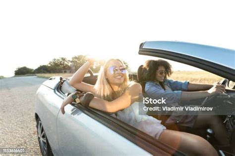 컨버터블 자동차와 함께 여행 하는 두 아름 다운 여자 차에 대한 스톡 사진 및 기타 이미지 차 새로운 해변 Istock 5990 Hot Sexy Girl