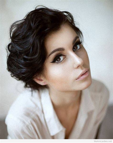 Short hair is so playful that there are a bunch of cool ways you can style it. Short hairstyle for women