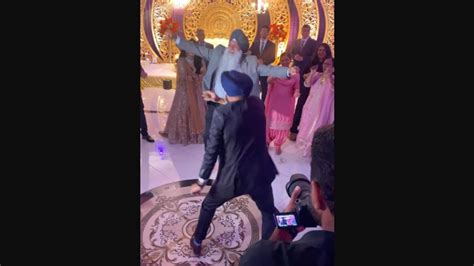 Dance Off Between Two Men At Wedding Goes Viral People Call It ‘epic