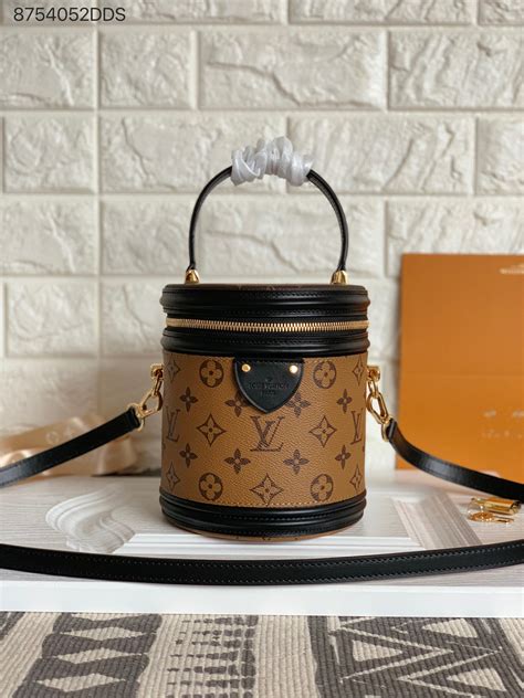 Not only are they designed to be very practical. Louis Vuitton lv round box bag make up case handbag with ...