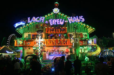 De naam hof freu haus is na een auteursrechtenprobleem vrij snel vervangen door lach freu haus. Lach Freu Haus - Oktoberfest 2010 | Bericht I [Bericht ...