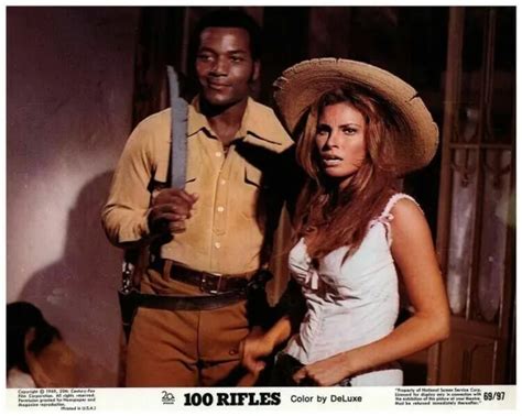 100 Rifles Original Lobby Card Sexy Raquel Welch Jim Brown Holds Machete 1969 £2591 Picclick Uk