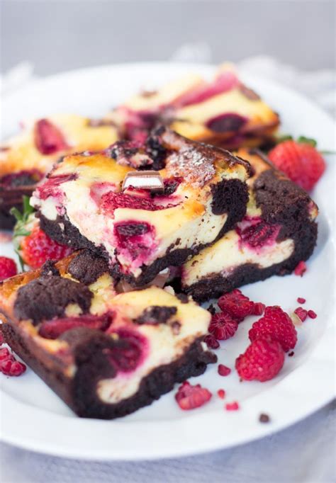 Weitere ideen zu kuchen und torten, backrezepte, kuchen rezepte. Cheesecake-Brownies mit Beeren und Kinderschokolade ...