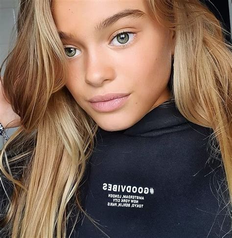 loïse grendel on instagram “selfie🤪📸 night night😘 goodvibes coolcatstyle coolcat selfie