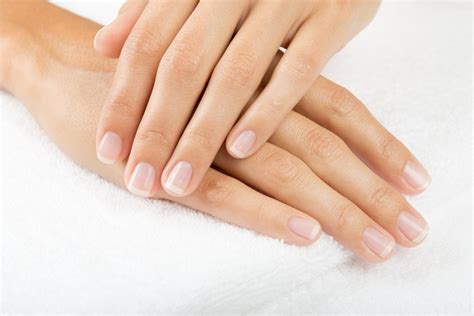 Tips For Healthy Nails Dos And Donts Saber Healthcare