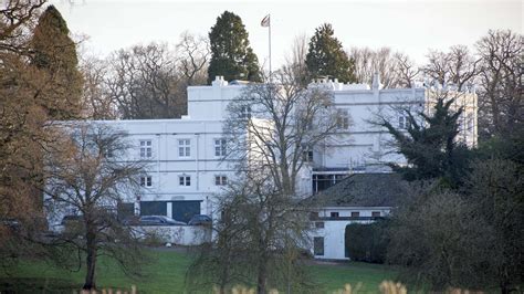 Inside Sarah Ferguson And Prince Andrews Home At Royal Lodge Windsor Sheknows