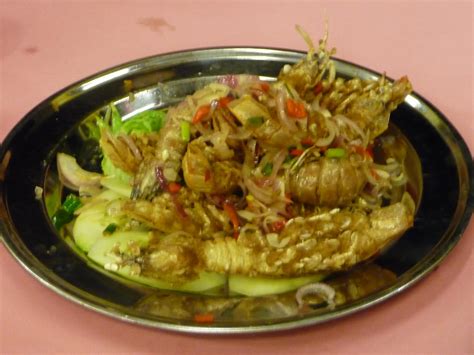 Majority of the seafood restaurant in kuala selangor is chinese seafood restaurant with varieties of chinese cooking style, a lot of seafood restaurant is pork free, suitable for people did not eat pork. travel.pszenkhim: Kuala Selangor Seafood