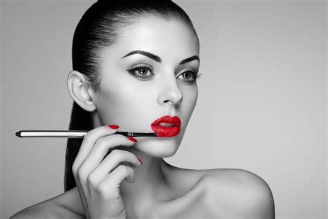 wallpaper lips women model selective coloring lipstick simple background face 2000x1334