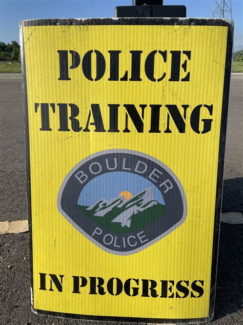 Boulder Police Dept On Twitter Reminder If You See Several Police