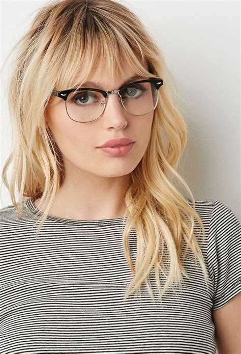 Popular Medium Hairstyles For Glasses Wearers
