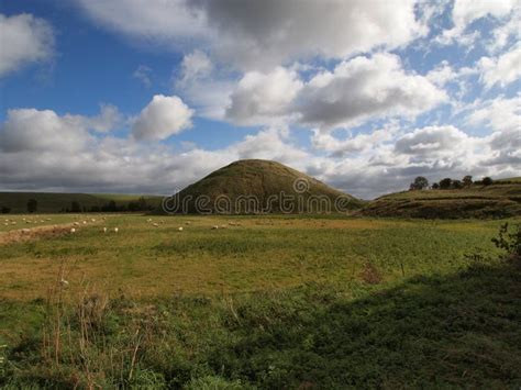 Silbury Hill Wiltshire Stock Image Image Of Hill Religion 15398827