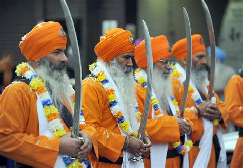 20000 Mark Birth Of Sikh Religion In Black Country Parade Express And Star