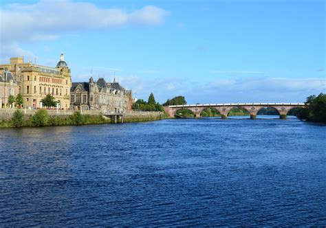 Adults £6 (includes admission to gardens). Tour Scotland: Tour Scotland Photographs River Tay Perth ...