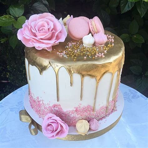 Best female 30th birthday gift ideas from 20 good 30th birthday gift ideas for women.source image: Gold Drip Cake | 50th Birthday Cake | 21st birthday cakes ...