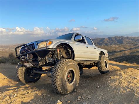 Straight Axle Tacoma 04 S3 Magazine