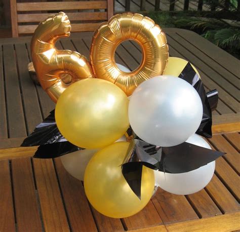 If you want to surprise that special person at her 60th birthday party, nothing better than organizing a memorable event full of emotion and also, it is necessary to have a large table in the garden arranged with snacks and various drinks. 60th Birthday Table Decorations Ideas Photograph | BALLOON C