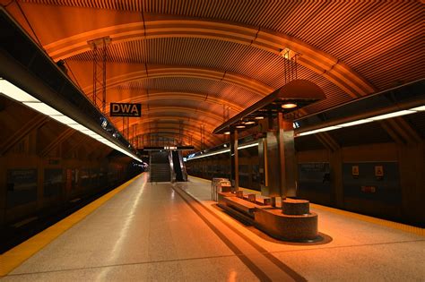 Sheppard West Subway Station Platform Level 1035 Sh Flickr