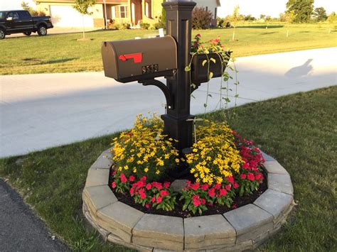 Easy Mailbox Ideas Mailbox Landscaping Mailbox Garden Mailbox Flowers