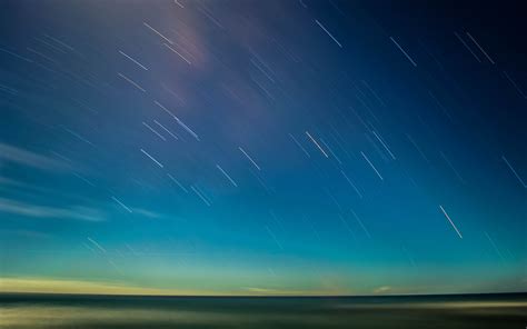 High quality wallpaper of starry sky, photo of strips, shooting | ImageBank.biz