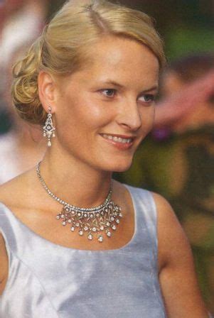 Married crown prince haakon magnus in oslo cathedral on 25 august 2001. Mette-Marit Tjessem Høiby at the pre-wedding banquet at ...