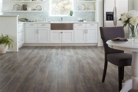 Decor flooring carries a huge selection of premium laminate, vinyl and hardwood flooring in a varity of colors and styles with an excellent craftsmanship. Durable laminate for any kitchen! | Oak laminate, Flooring ...