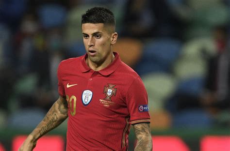 Он играет на позиции правый. Manchester City stars on display in Spain's draw with Portugal