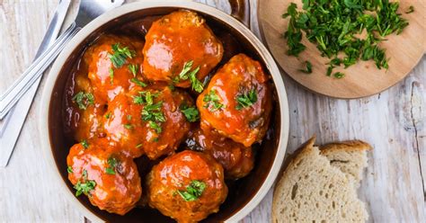 Howto make meatballs stay together in a crock pot. How to Make Sure Meatballs Do Not Fall Apart in a Crock Pot | LIVESTRONG.COM