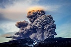 El volcán Eyjafjallajökull entra entra erupción y afecta ...