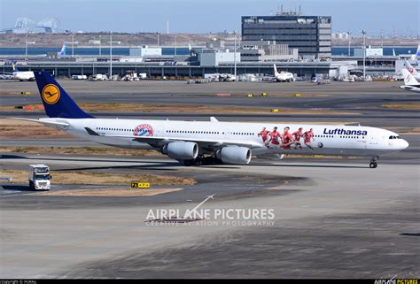 D Aihk Lufthansa Airbus A340 600 At Tokyo Haneda Intl Photo Id