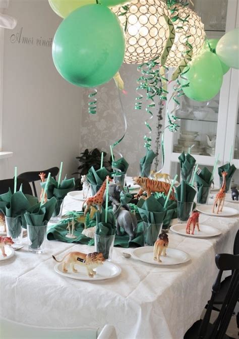 Norske interiørblogger | Zoo theme birthday party, Kids party tables