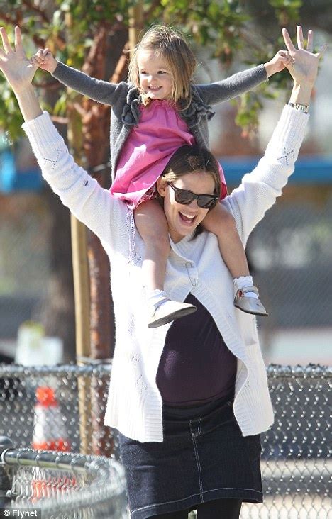 Pregnant Jennifer Garners Daughter Seraphina Rides High On Mummys