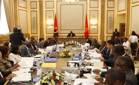Politica Remodelação No Executivo Angolano