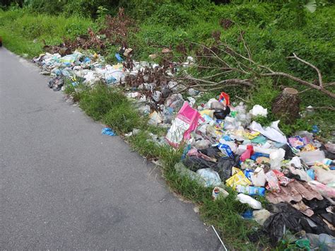 Tumpukan sampah di piyungan kini semakin membukit. Taipingmali : Pembuangan Sampah Berhampiran SMK Taman ...