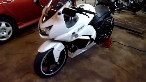 Diposting oleh admin di 16.38. 2011 Kawasaki Ninja 250r White SE ~Fender chop and decal ...
