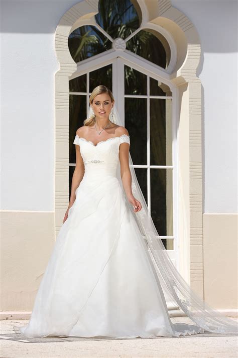 Weitere ideen zu hochzeit, hochzeitskleid, brautsammlung. Pin auf trouwjurken ladybird