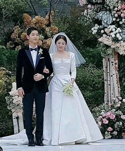 Bence bir erkek için en mükemmel şey kadınını sevebilmektir. dedi. SongSong Couple Wedding Song Hye Kyo Song Joong Ki Wedding ...
