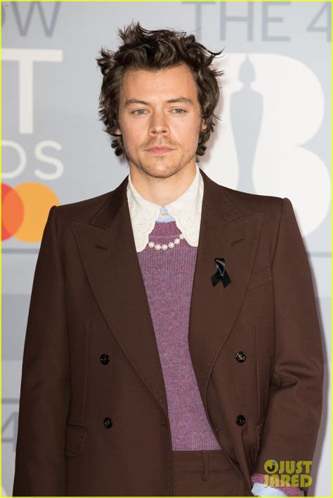 Harry Styles Mugged At Knifepoint Hits Brit Awards 2020 Red Carpet