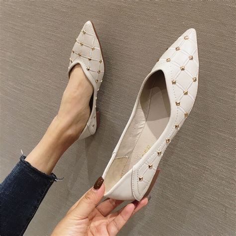 Soft Bottomed Studs Shoes Ladies Punk Flats Pointed Toe Loafers Women