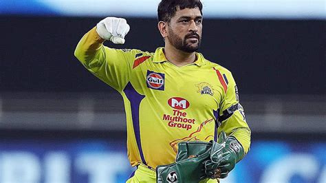 Ms Dhoni Is Wearing Yellow Sports Dress With Gloves Hd Dhoni Wallpapers