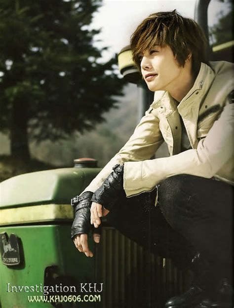 His family consists of his parents and one older brother. Kim Hyun Joong- Yoon Ji Hoo - Boys Before Flowers Photo ...