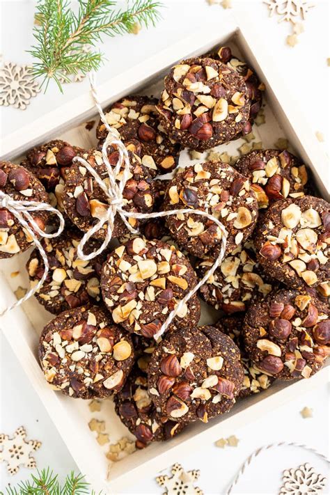 These holiday sugar cookies sparkle like winter snow! Chocolate Hazelnut Cookies (No Sugar) | Recipe | Vegan christmas cookies, Chocolate hazelnut ...