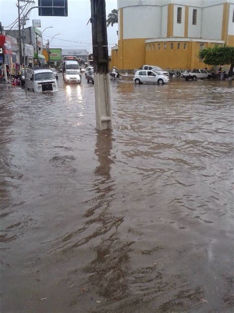 Chuva causa diversos pontos de alagamento em Alagoinhas veja vídeos
