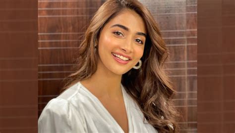 a fan asks pooja hegde to share a nude picture her response wins the internet